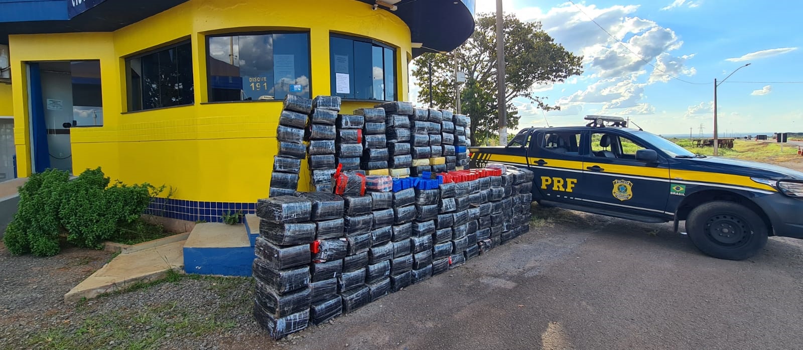 PRF-DF faz a maior apreensão de maconha em Cristalina