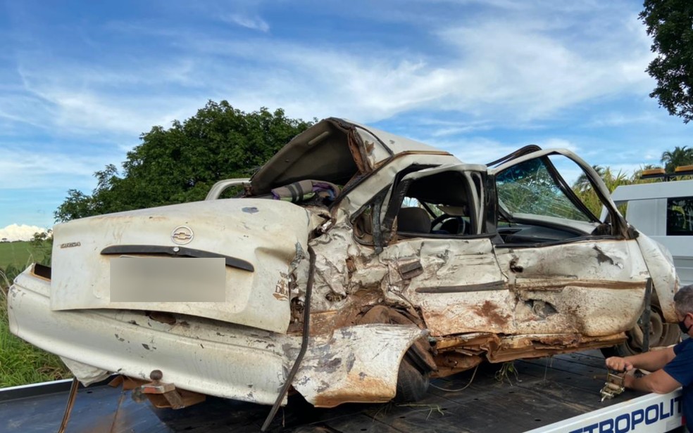 Quatro pessoas da mesma família morrem em acidente na GO-020