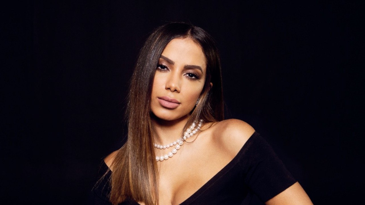 Anitta demonstra interesse em brother do BBB 21: que tesão