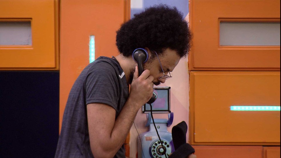 BBB 21: João Luiz atende Big Fone e indica Sarah, Arcrebiano e Rofolffo para o paredão