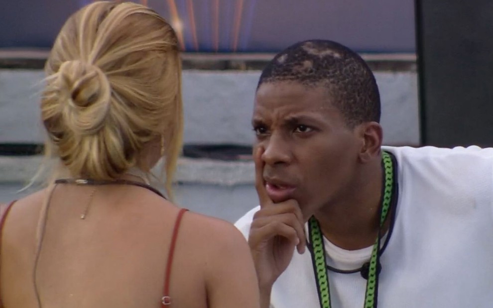 BBB 21: Lucas chora na festa após discutir com Kerline; vídeos