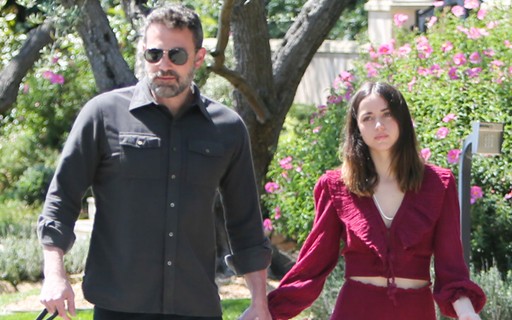 Namorada de Ben Affleck teria rompido por diferença de idade com ator