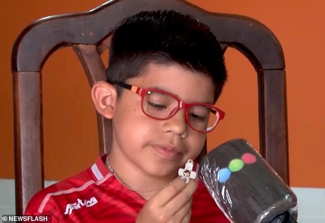 Menino de 9 anos é salvo por crucifixo ao sofrer bala perdida