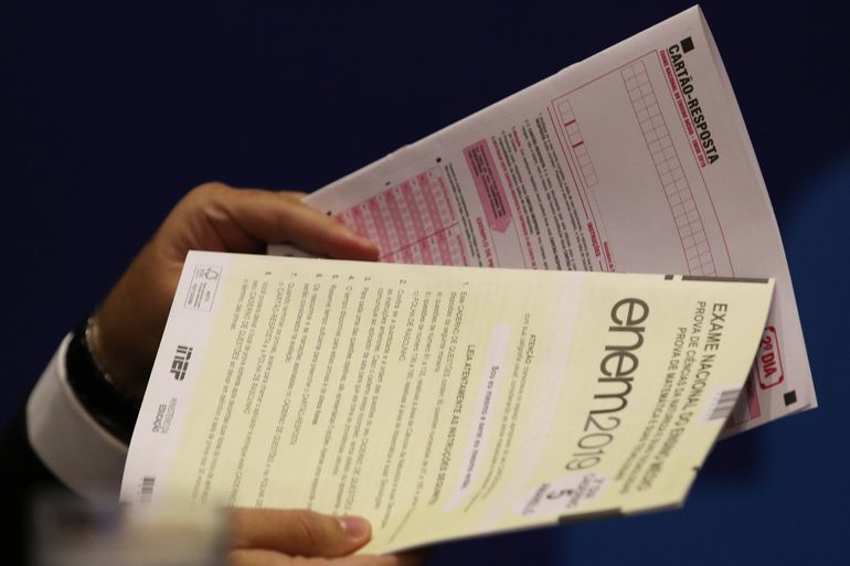 Cadernos do Enem aplicado em 2019 (Foto: Fábio Pozzebom/ABr)