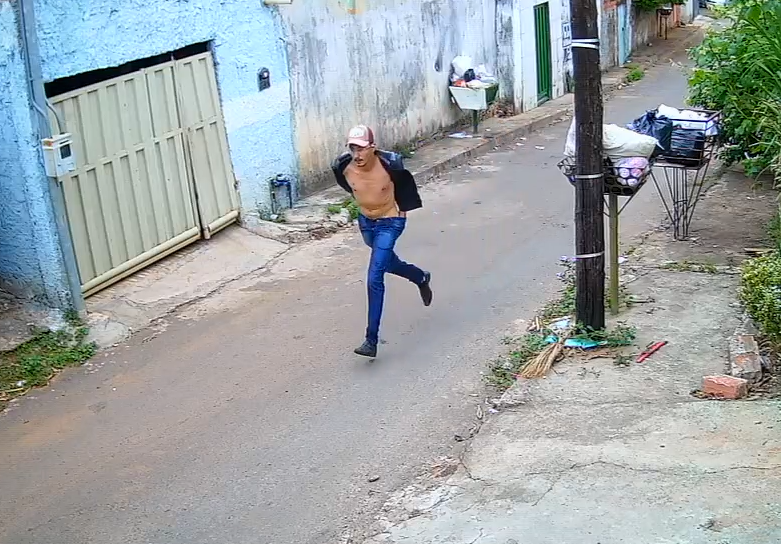 O suspeito, que tem 36 anos, já havia sido detido na última sexta-feira (15) por militares da Rotam, mas teve que ser liberado, uma vez que ainda não tinha contra si nenhum mandado de prisão expedido