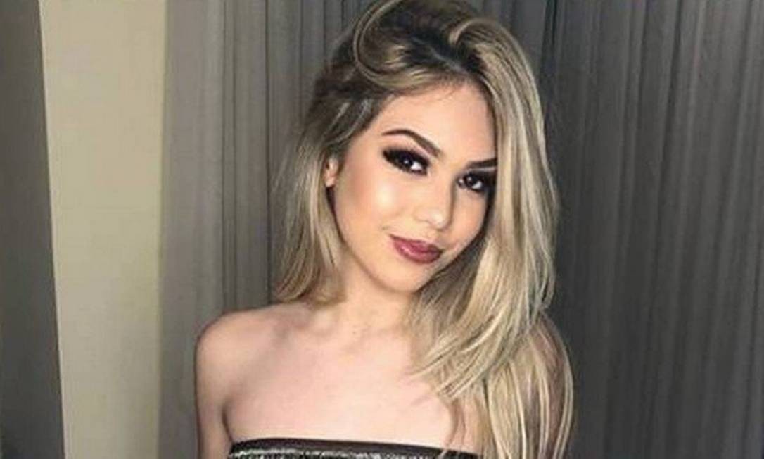 cantora Anitta acredita que Melody pode ser um sucesso e critica pai da jovem