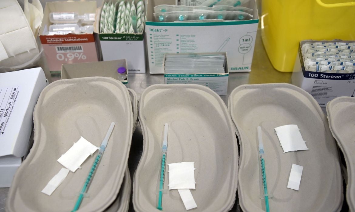 Seringas e agulhas (Foto: Pool/Reuters/Agência Brasil)