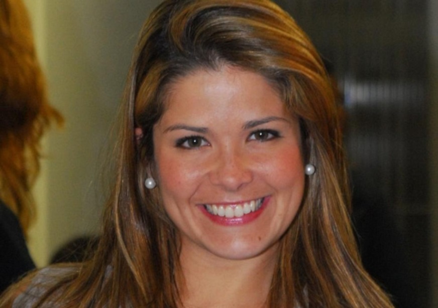 Samara Felippo mostra cabelo totalmente grisalho; confira imagem