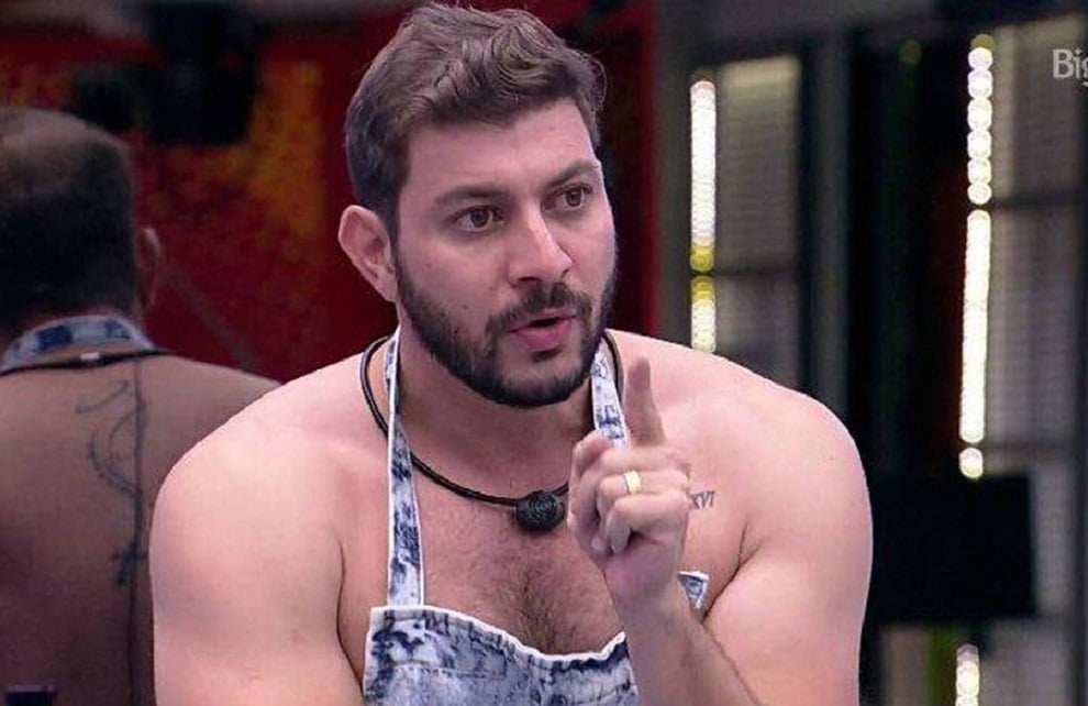 caio pênis BBB 21: Caio fala sobre tamanho do próprio pênis e reclama; 'pequeno é mole'