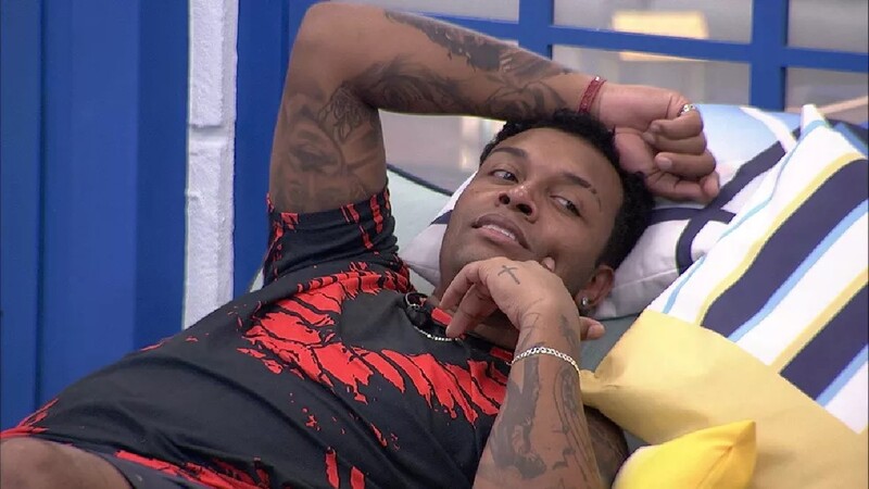 BBB 21: Nego Di insinua assédio e internautas pedem expulsão; vídeo