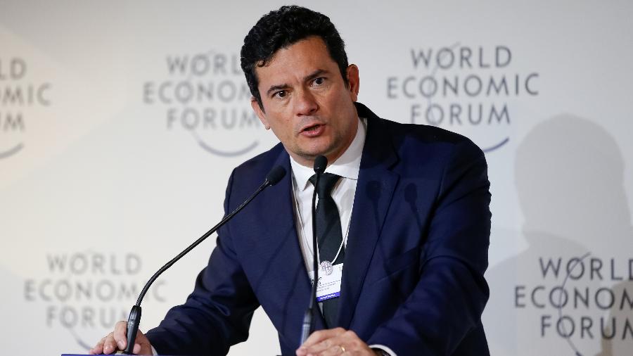 Moro pode renunciar e deixar o País, diz colunista
