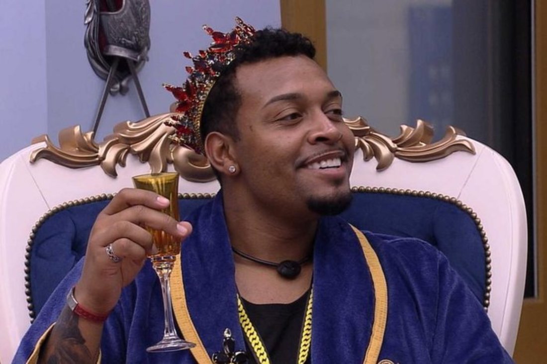 BBB 21: Nego Di e Karol Conká zombam do sotaque goiano de Rodolffo; vídeo