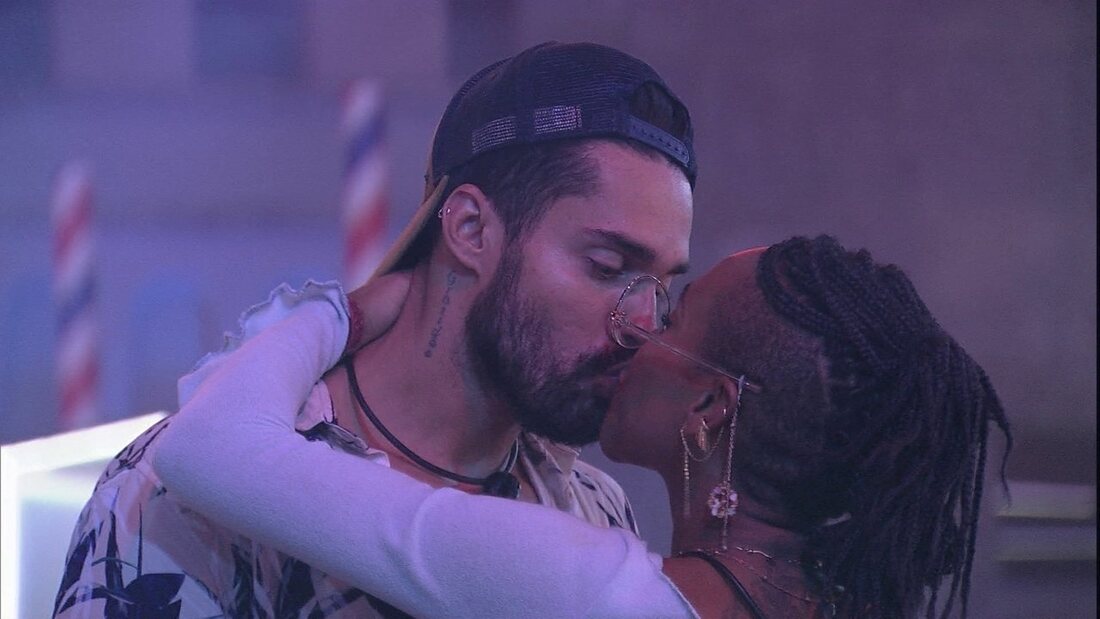 Bil BBB 21: Arcrebiano revela interesse real por Karol Conká mãe arcrebiado beijo BBB 21: Karol Conká é acusada por internautas de assediar Arcrebiano