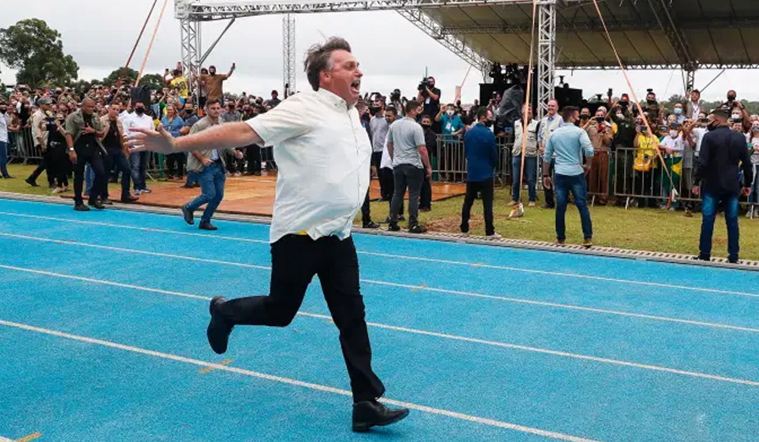 Bolsonaro pede a Lira e Pacheco que toquem pautas contra imprensa