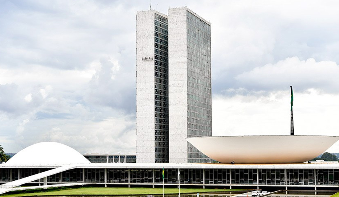 Centrão quer afrouxar punição para improbidade e lavagem de dinheiro