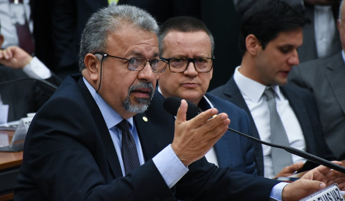 Depois de cerveja e picanha, deputado denuncia toneladas de compras de bacalhau por Forças Armadas