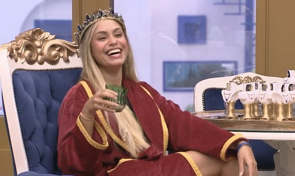 BBB 21: Sarah foi motorista de app e herdou jeito 'espião' da mãe policial