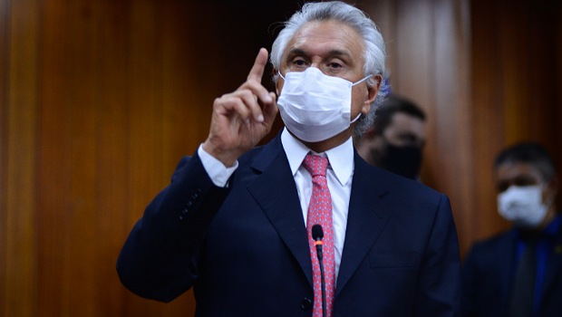 Caiado defende que vacinas compradas por Goiás sejam distribuídas em todo o país