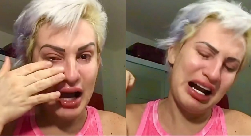 Romagaga diz que perdeu alegria e chora ao ter Instagram desativado