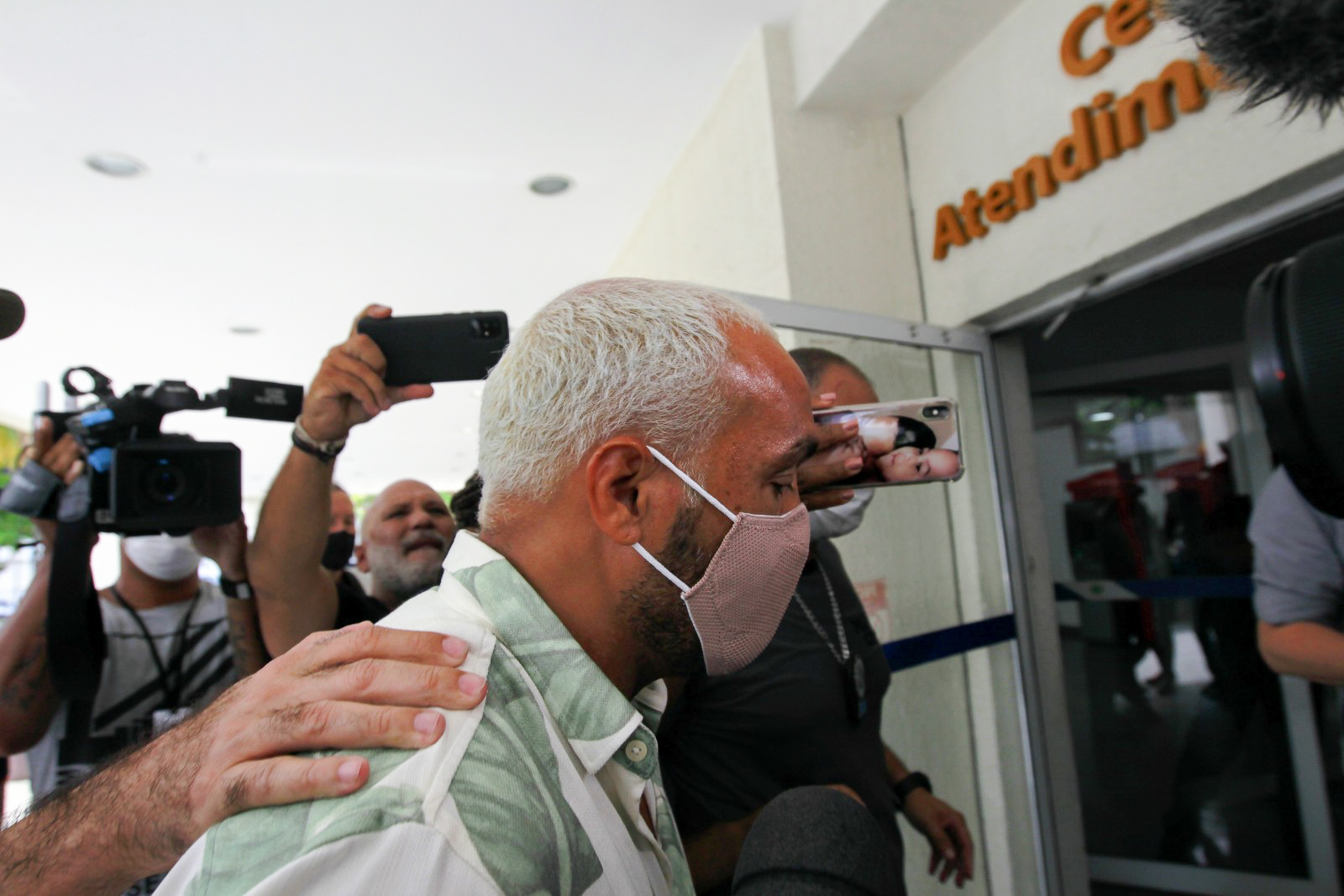 Desembargador manda soltar Belo, preso após show na pandemia Gracyanne Barbosa Veja fotos da prisão do Belo no Rio de Janeiro