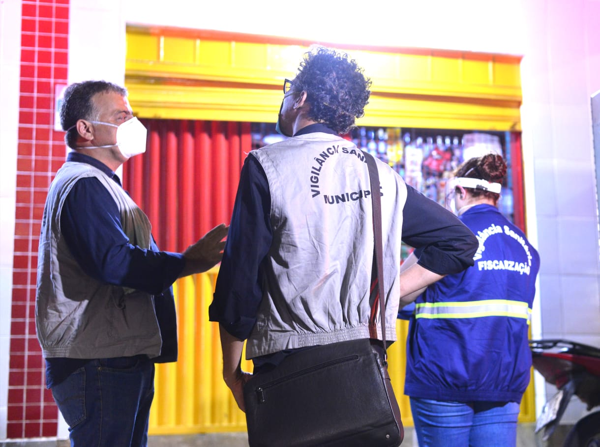 Fiscalização multa 23 e interdita 14 estabelecimentos no primeiro final de semana