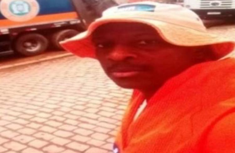 Atiraram porque é negro e mora em comunidade, diz irmão de gari morto