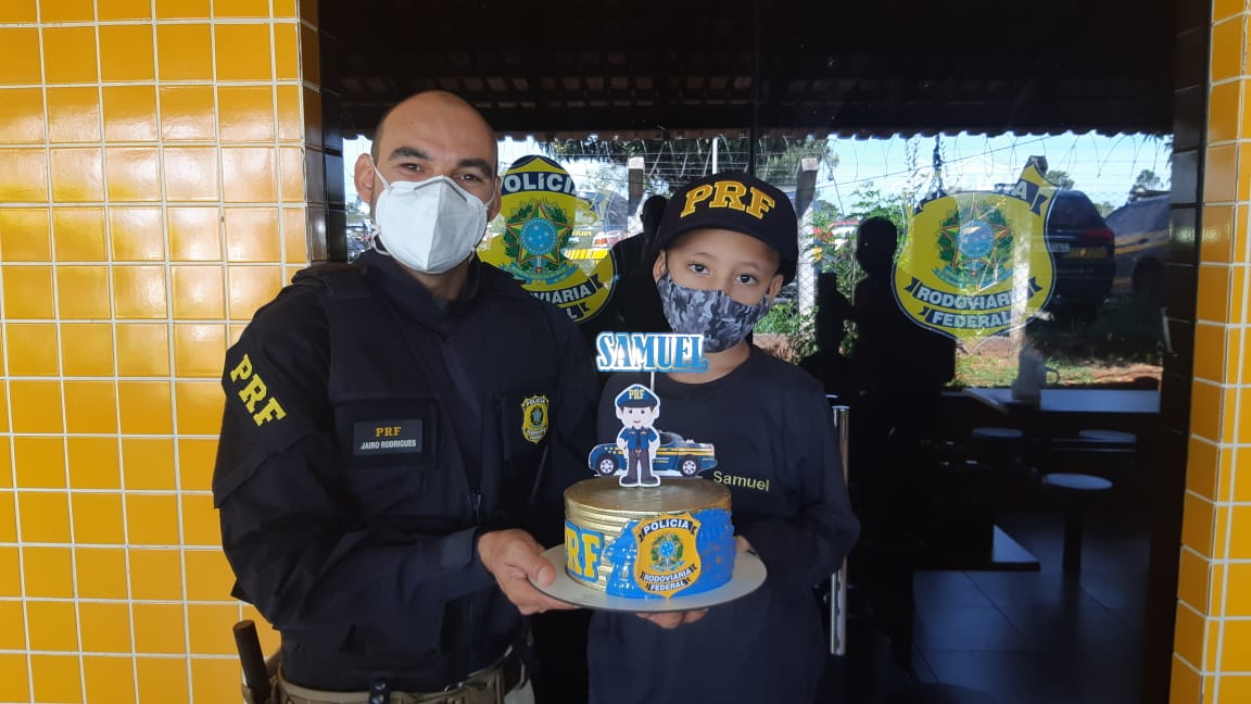 PRF faz surpresa a criança de sete anos que sonha em ser policial - samuel - polícia