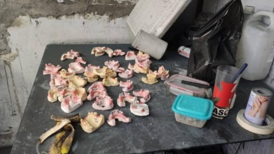 Oficina é fechada por reformar próteses dentárias roubadas de cemitérios