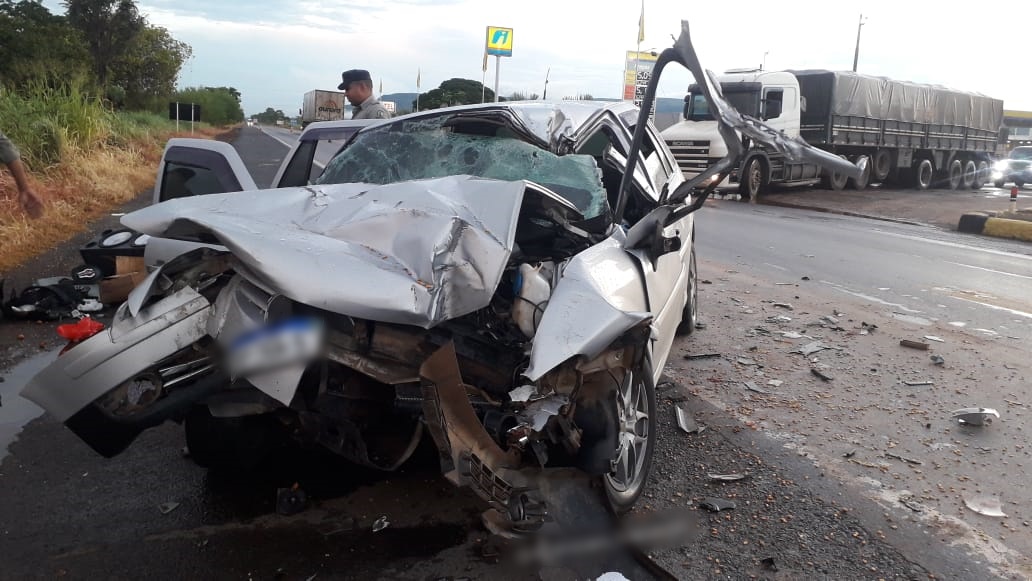 Acidente deixa duas pessoas mortas e quatro feridas na BR-020, em Formosa