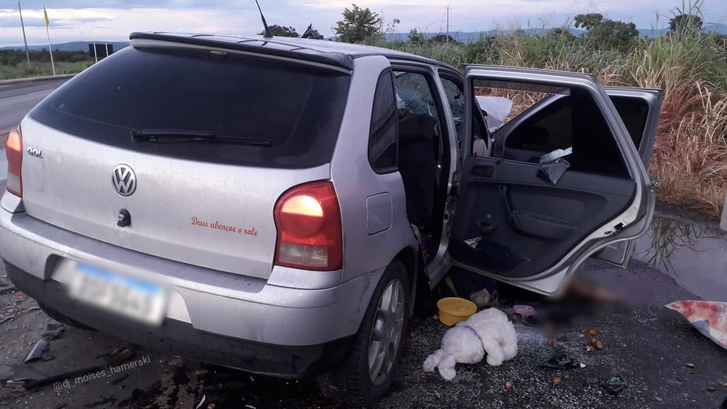 Acidente deixa duas pessoas mortas e quatro feridas na BR-020, em Formosa