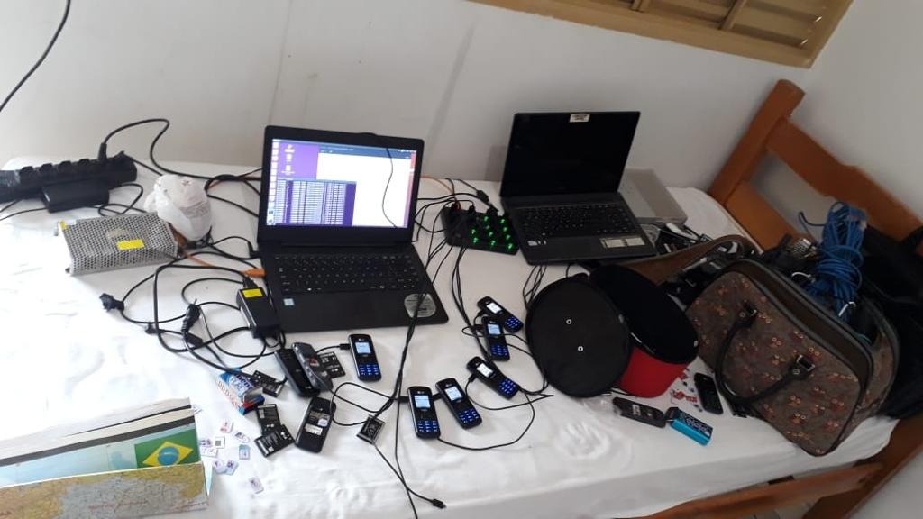 Polícia fecha central clandestina de telefonia que aplicava golpes no exterior