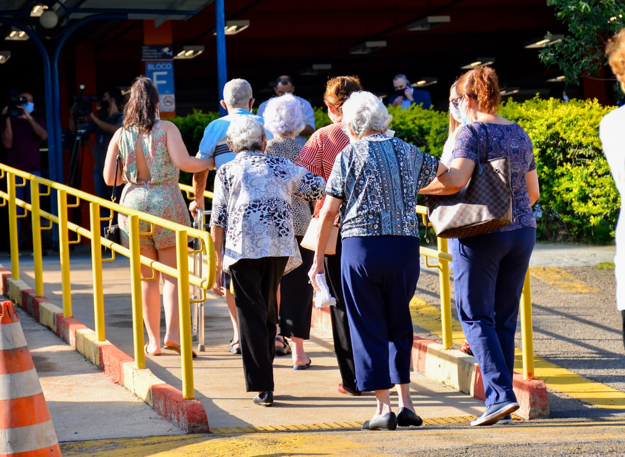 Uma em cada duas pessoas descrimina em função da idade, diz ONU
