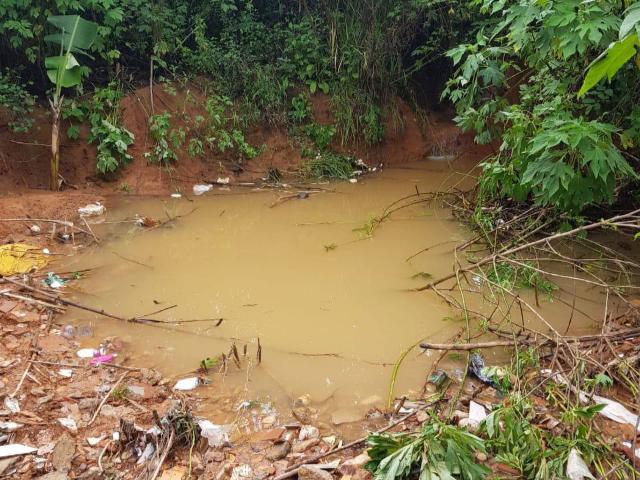 Uma criança de oito anos morreu afogada, nesta quinta-feira (18), em lago formado por água da chuva em Valparaíso. Vítima chegou a ser socorrida, mas não resistiu e faleceu.