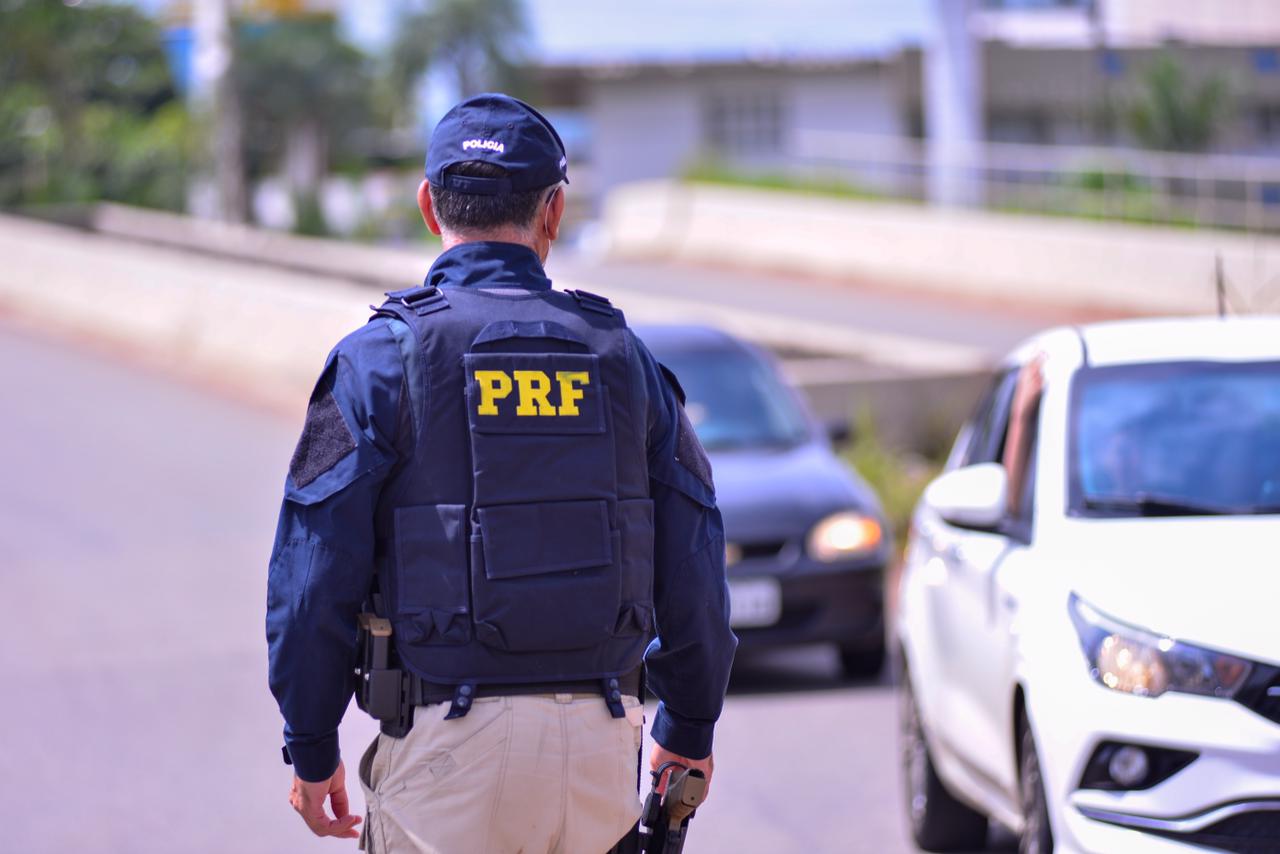 Acidente entre caminhões deixa um morto na BR-020, em Formosa