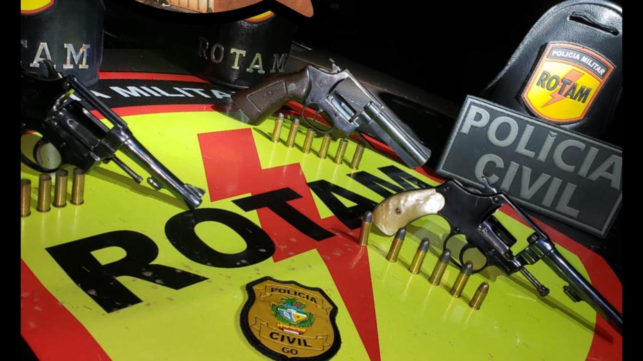 Duas das armas foram utilizadas no crime que terminou com a morte do Vigilante Penitenciário Temporário (Foto: divulgação/PM)