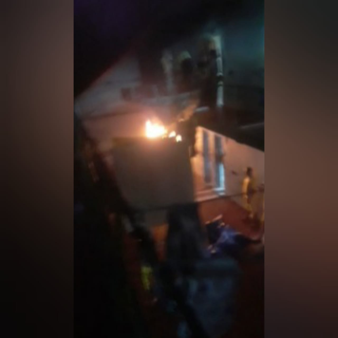 Neste momento, presos fazem rebelião na Penitenciária Coronel Odenir Guimarães (POG), no Complexo Prisional, em Aparecida de Goiânia.