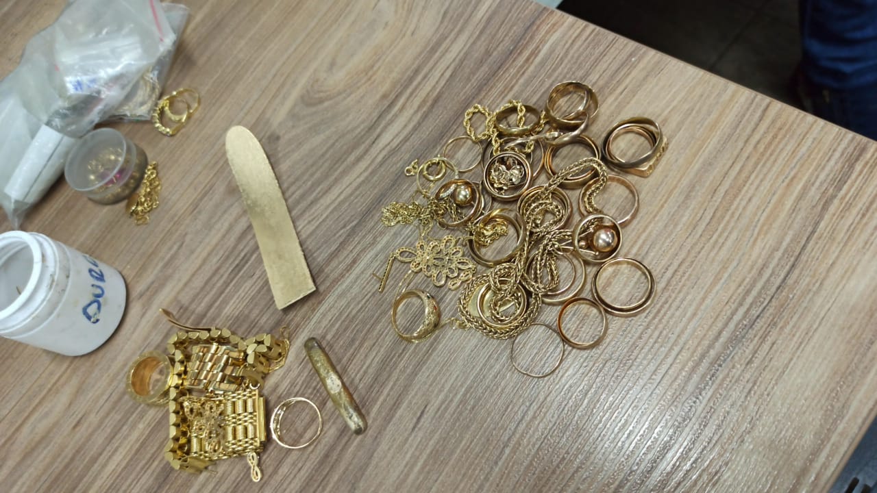 Dupla suspeita de furtar cerca de R$ 150 mil em jóias é presa em Goiânia