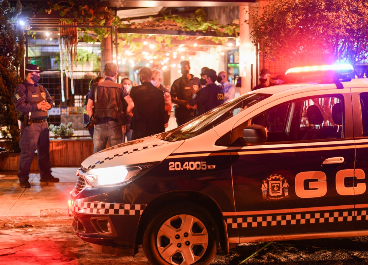 Fiscalização multa dois comércios de Goiânia no primeiro dia pós-decreto 