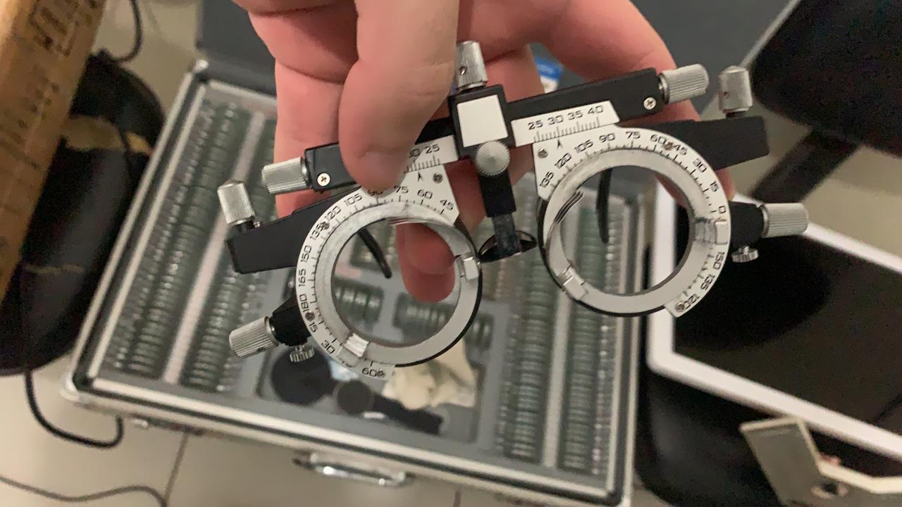 Polícia acaba com mutirão oftalmológico ilegal em Uruaçu; mãe e filho são autuados