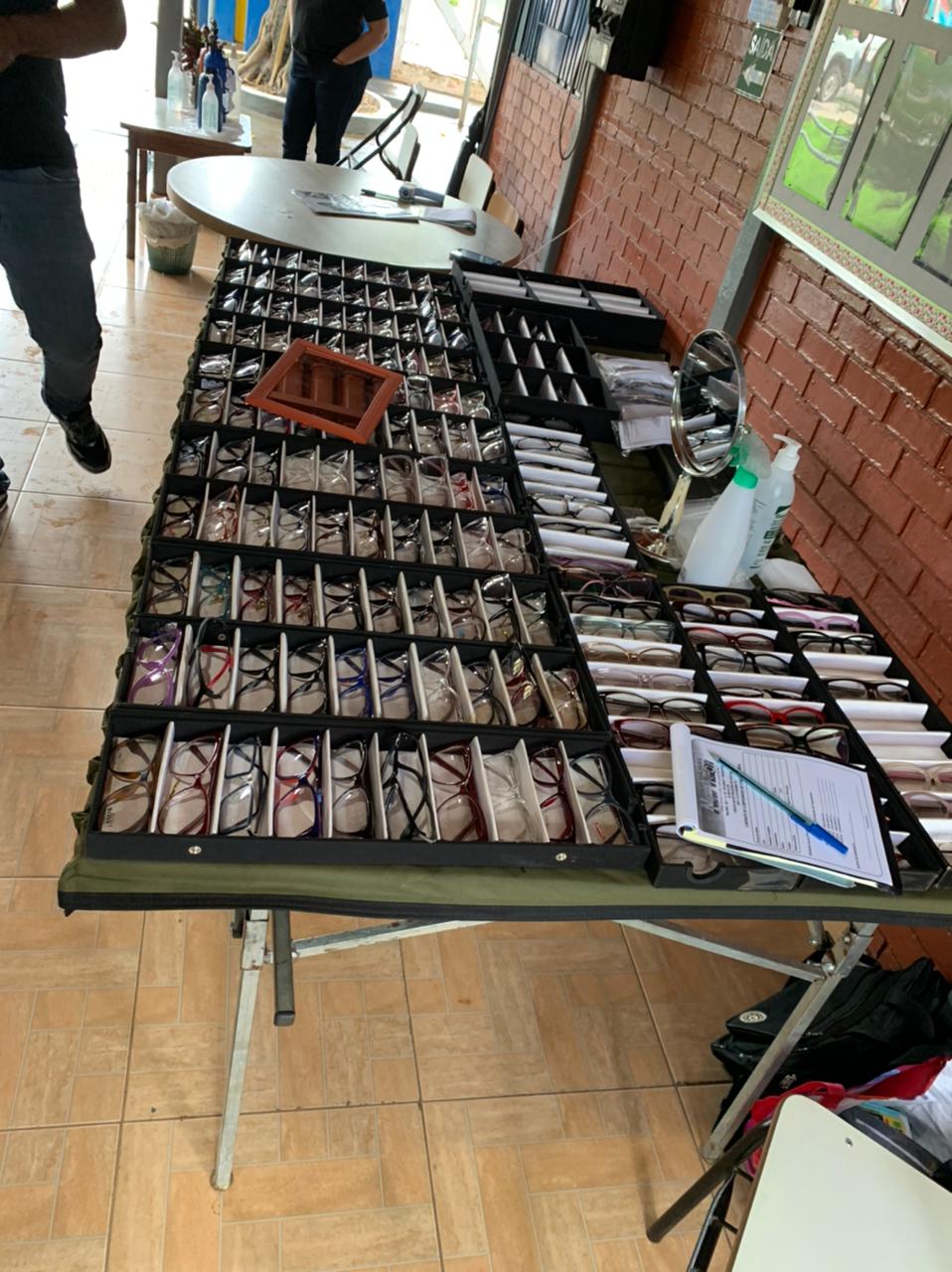 Polícia acaba com mutirão oftalmológico ilegal em Uruaçu; mãe e filho são autuados