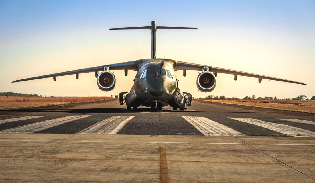 Avião da FAB deixa Varsóvia com brasileiros, estrangeiros, cães e gatos - (Foto: Divulgação/FAB)