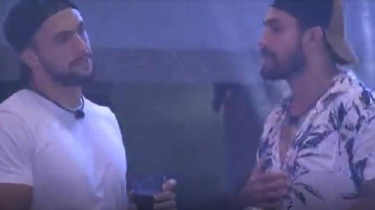 Arthur fala sobre desejo de ficar com sister (Foto: Reprodução/Globoplay)