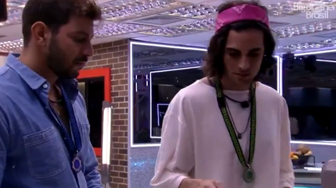 BBB 21: madrugada após paredão tem discussão e desabafos; vídeos