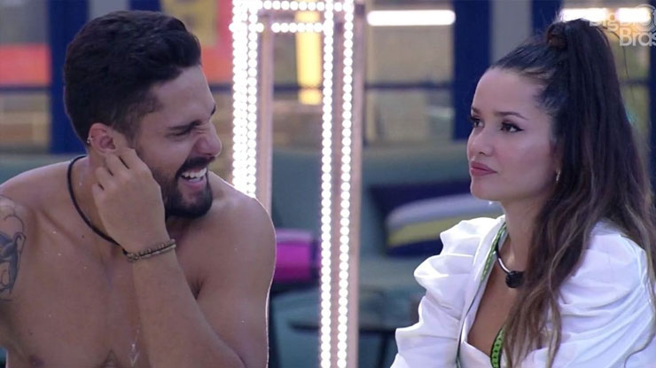 BBB 21: Mãe de Arcrebiano manda recado para Juliette