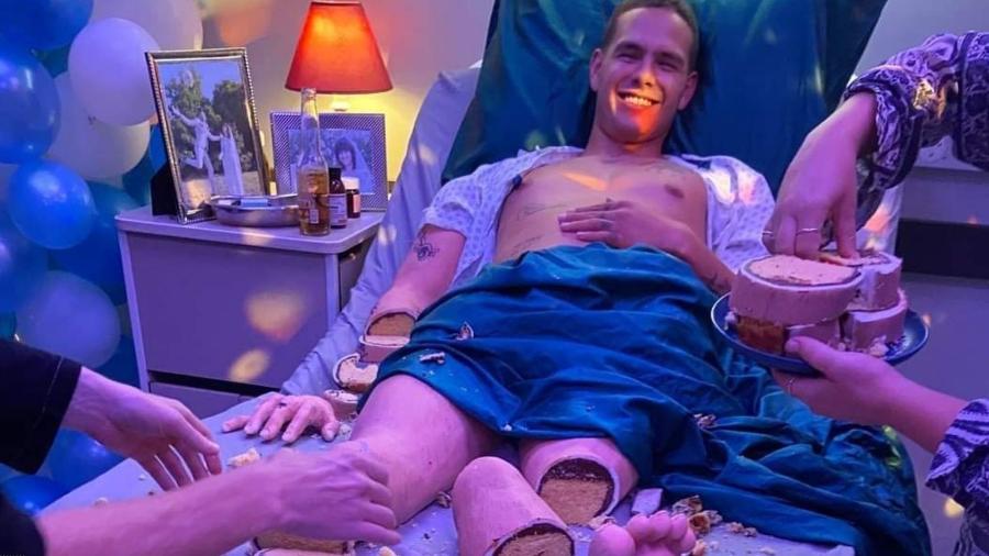 Bolo com formato de 'homem decepado' em hospital choca a web