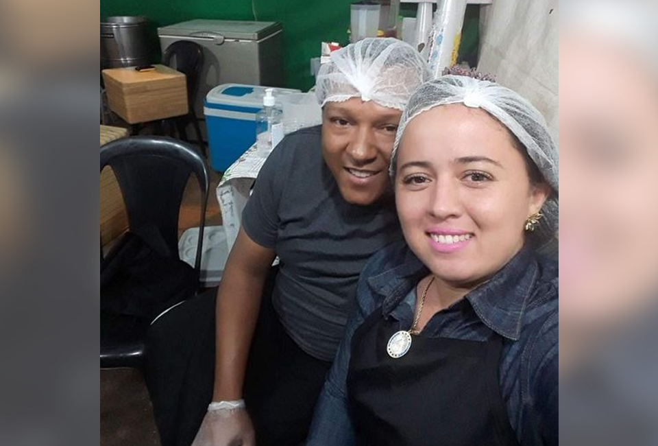 Casal saía do complexo prisional quando foi alvo de disparos (Foto: reprodução/Facebook)