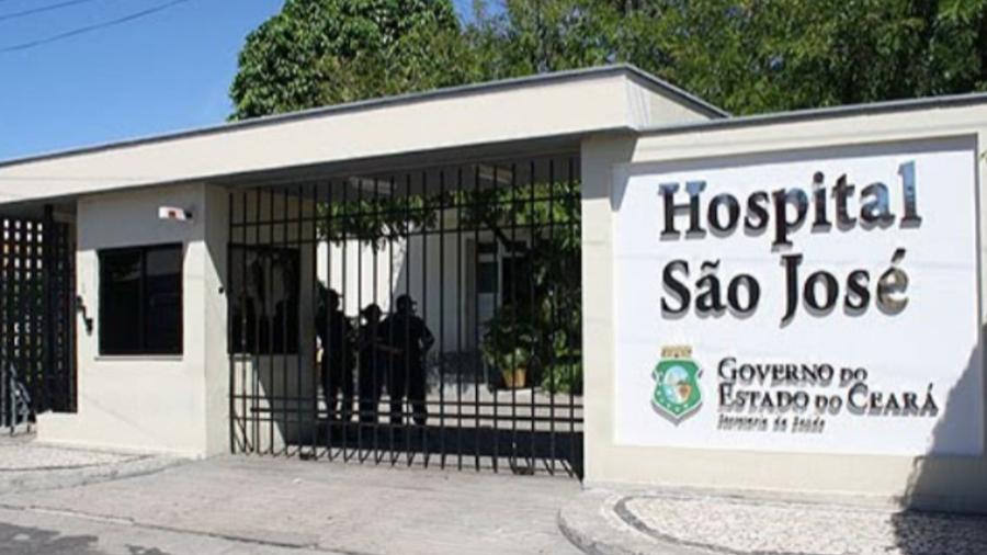 Paciente com suspeita de covid atira cateter em enfermeira e agride três pessoas no CE