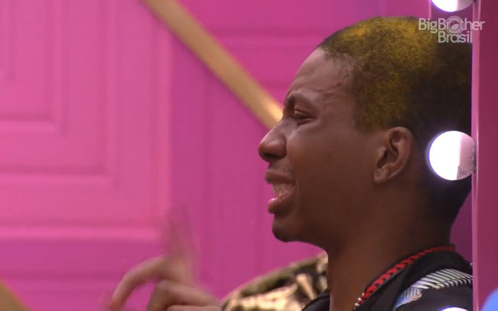 BBB 21: Após beijar Gilberto, Lucas arruma as malas e deixa o programa