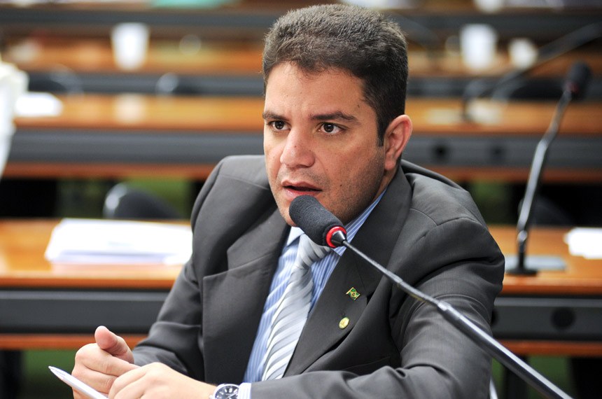 Acre só tem dinheiro para mais 3 meses de tratamento da covid, diz governador