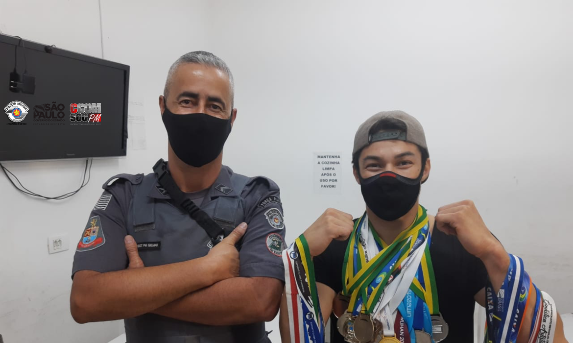Ladrão arrependido limpa e devolve medalhas ao atleta Arthur Nory, em SP